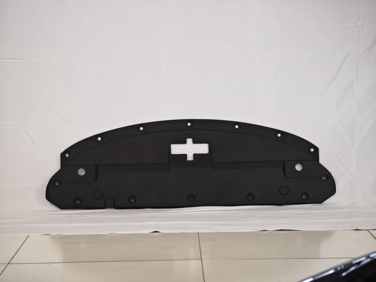 Hongqi E-QM5 front bumper undertray