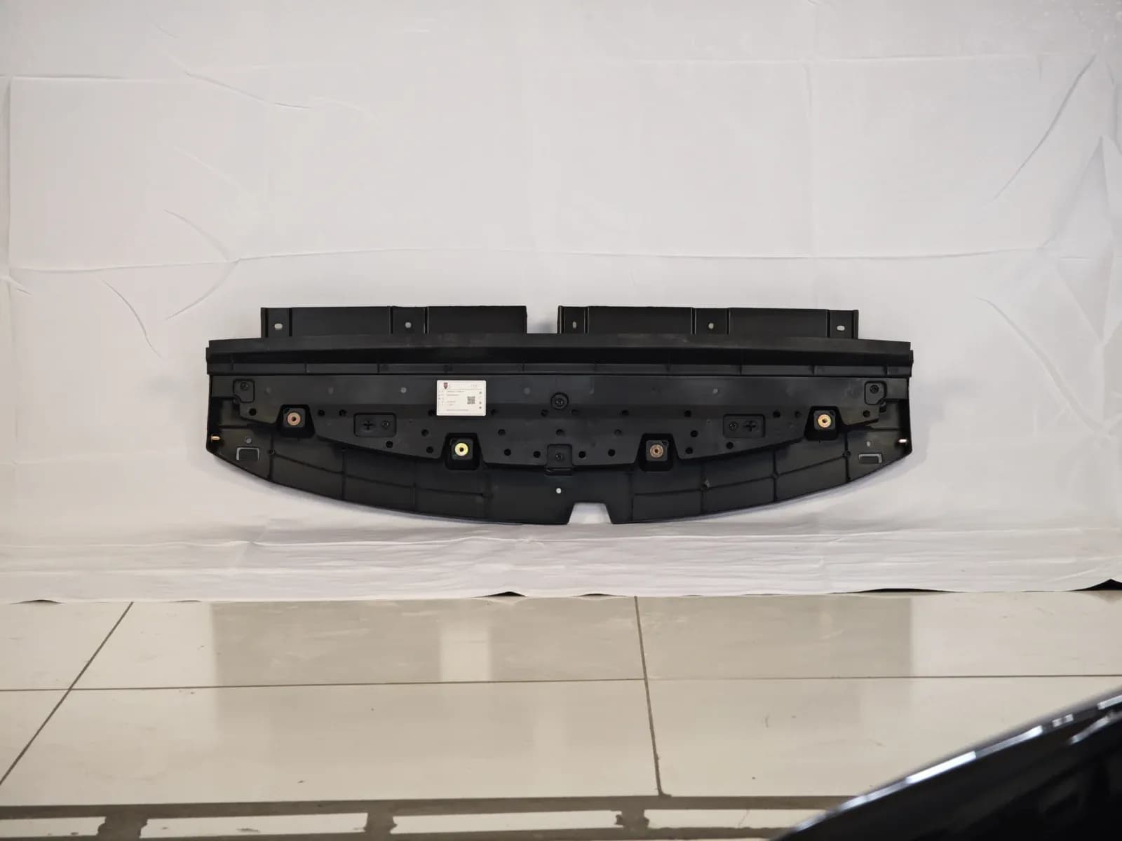 Hongqi E-QM5 front bumper lower splash guard