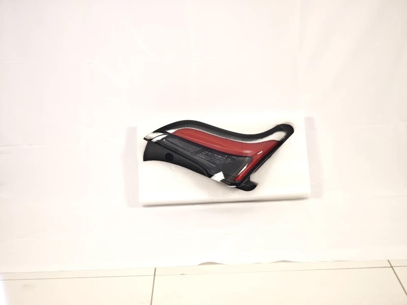 Hongqi E-QM5 daytime running light, right