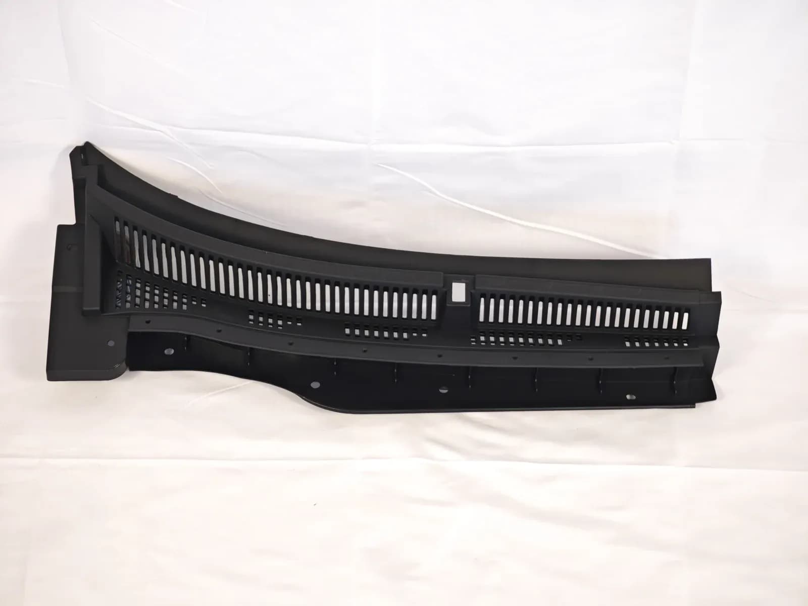 Hongqi E-QM5 radiator upper cover panel
