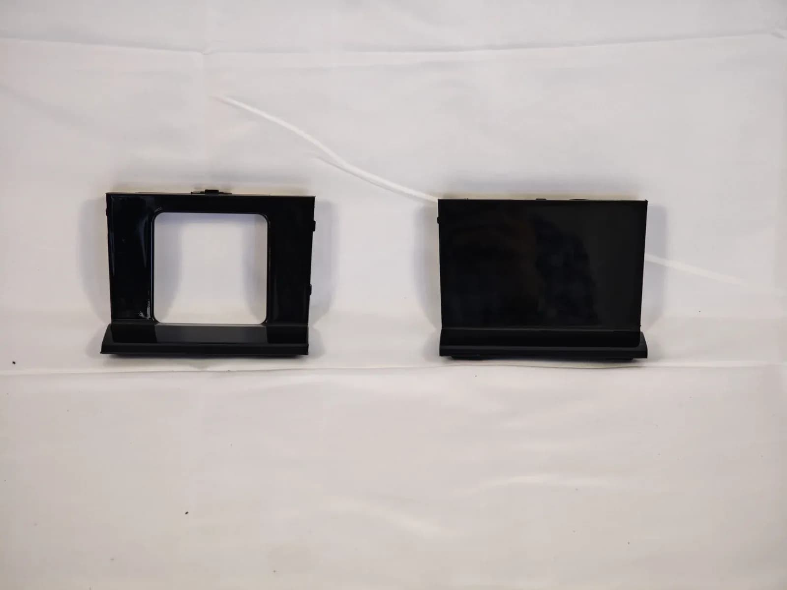 Hongqi E-QM5 daytime running light bezel, left