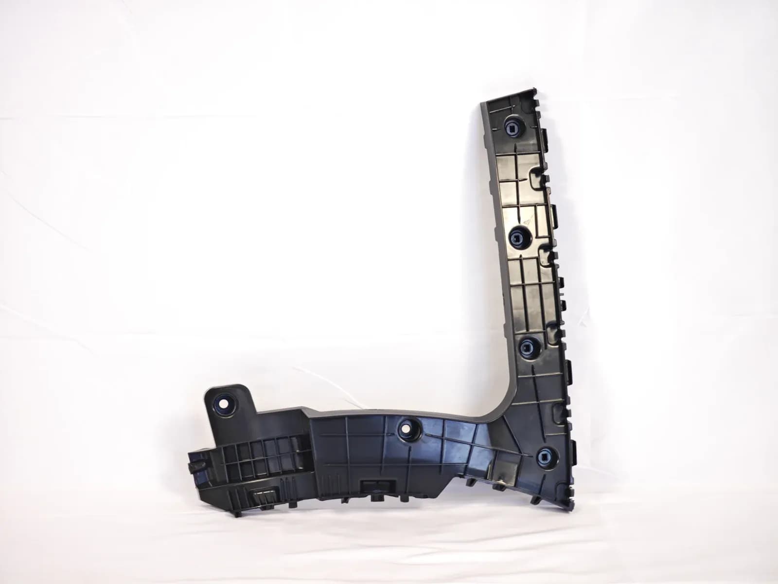 Hongqi E-QM5 rear bumper mount, right