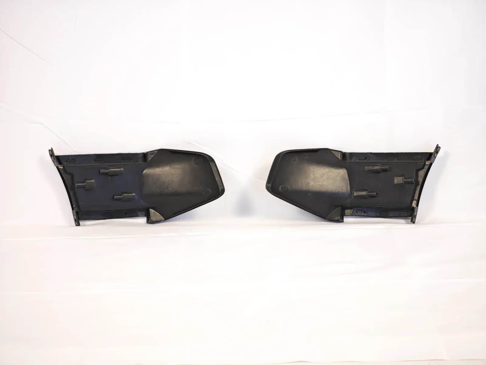 Hongqi E-QM5 headlight air duct cover, left