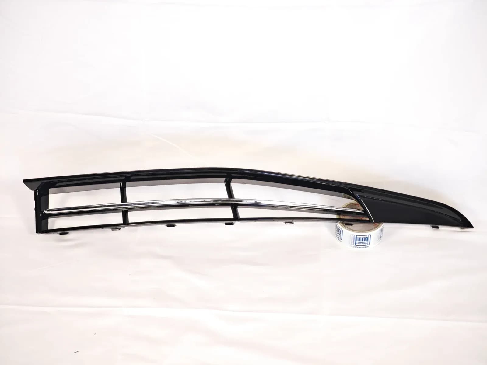 Hongqi E-QM5 front bumper grille insert, right