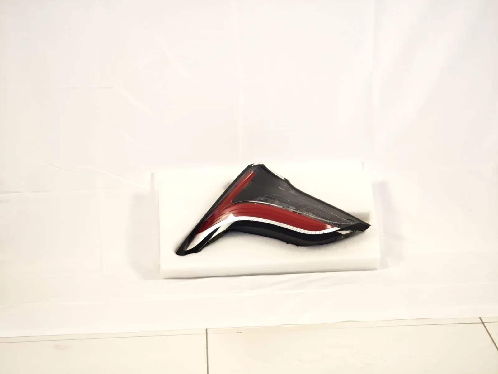 Hongqi E-QM5 tail light, fender side, left
